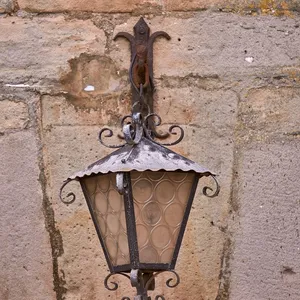 Trävägglampa fuchsia