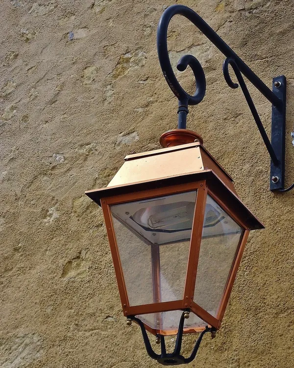 Dutch Dilight trä golvlampa träfot stickade lampskärmen fuchsia