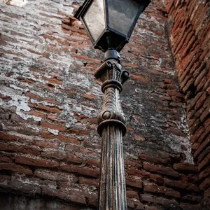 Trävägglampa senap grön stickade lampskärmen