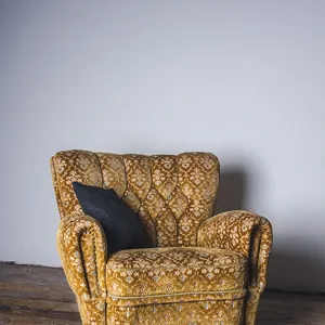 Golvlampa trä stickad skärm beige